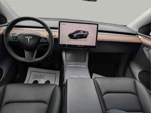 Used 2024 Tesla Model Y 2WD image 24