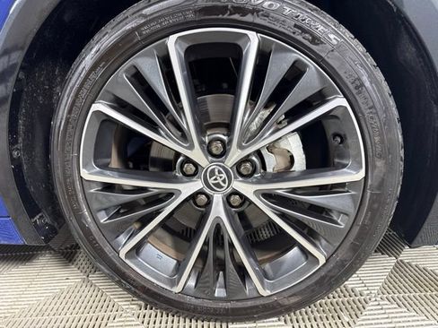 Used 2025 Toyota Prius XLE AWD/4WD image 9