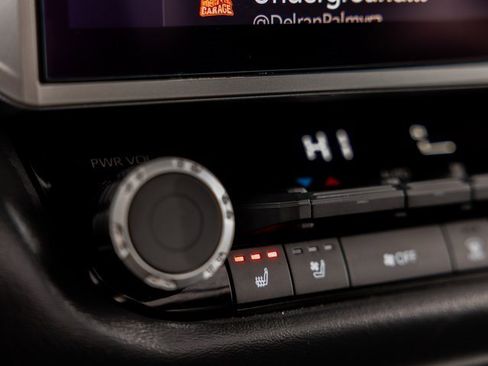 Used 2025 Toyota Tundra Platinum image 20