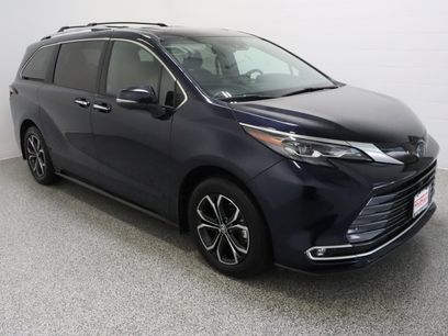 Used 2025 Toyota Sienna Platinum
