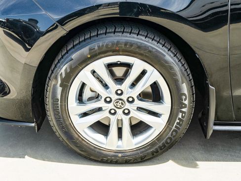 Certified 2022 Toyota Sienna Limited FWD image 10