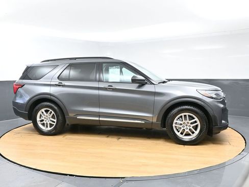Used 2025 Ford Explorer Active RWD image 12