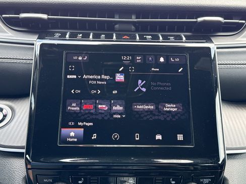 Used 2025 Jeep Grand Cherokee Altitude image 23