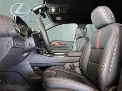 Used 2025 Chevrolet Traverse RS w/ LPO, Floor Liner Package FWD image 7