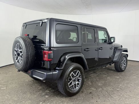 Used 2025 Jeep Wrangler Unlimited Sahara AWD/4WD image 9