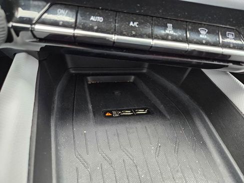 Used 2025 Chevrolet Equinox EV LT image 15