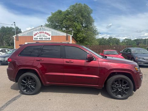 Used 2021 Jeep Grand Cherokee Laredo X AWD/4WD image 4