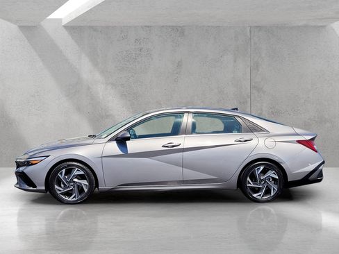 Used 2025 Hyundai Elantra SEL FWD image 8