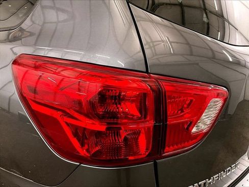 Used 2019 Nissan Pathfinder Platinum AWD/4WD image 29