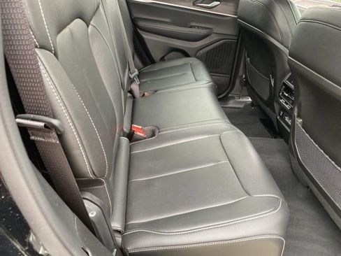 Used 2023 Jeep Grand Cherokee Limited w/ Black Appearance Package image 33