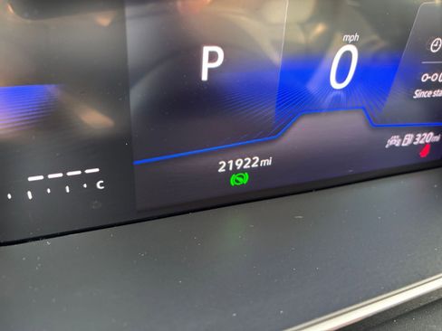 Used 2025 Volkswagen Jetta SE image 39