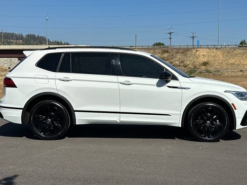 Used 2022 Volkswagen Tiguan SE R-Line AWD/4WD image 2