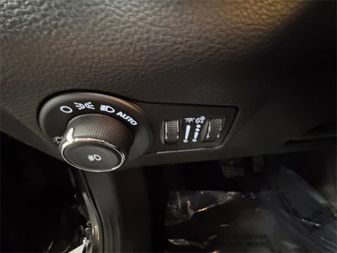 Used 2022 Jeep Compass Limited image 22