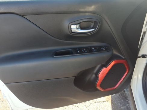 Used 2022 Jeep Renegade Trailhawk image 22