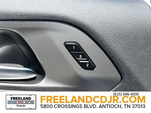 New 2025 Chrysler Pacifica Select image 21