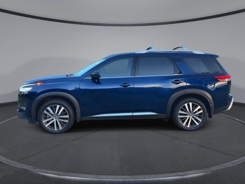 Used 2022 Nissan Pathfinder Platinum w/ Cargo Package AWD/4WD image 5