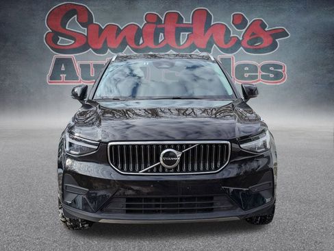 Used 2025 Volvo XC40 B5 Core image 2