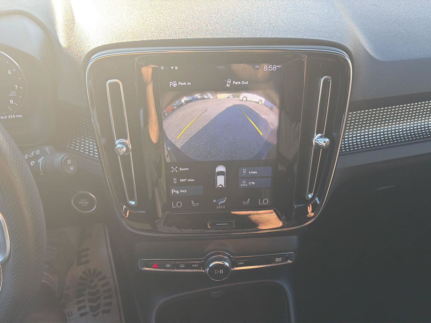 Used 2019 Volvo XC40 T4 R-Design FWD image 10