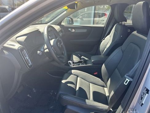 Used 2025 Volvo XC40 B5 Plus AWD/4WD image 17