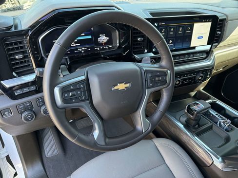 Used 2025 Chevrolet Silverado 1500 LTZ w/ LTZ Premium Package image 18