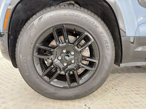 Used 2023 Land Rover Defender 110 X-Dynamic SE AWD/4WD image 12