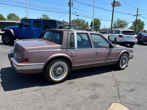 Used 1987 Cadillac Seville FWD image 4