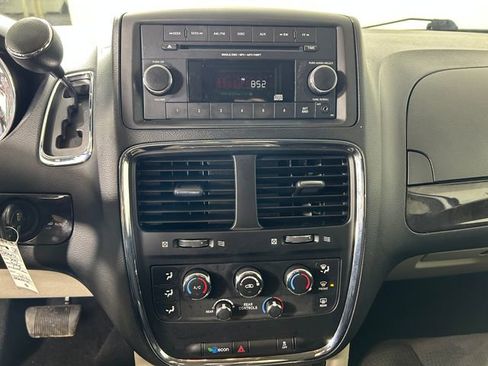 Used 2014 Dodge Grand Caravan SXT image 21
