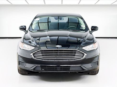 Used 2019 Ford Fusion SE FWD image 2