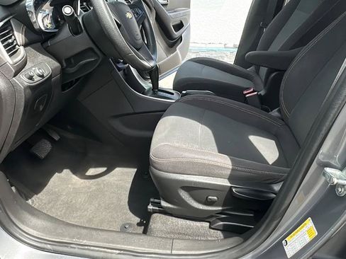 Used 2020 Chevrolet Trax LS FWD image 23