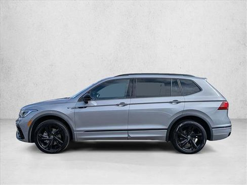 Used 2024 Volkswagen Tiguan SE R-Line AWD/4WD image 9