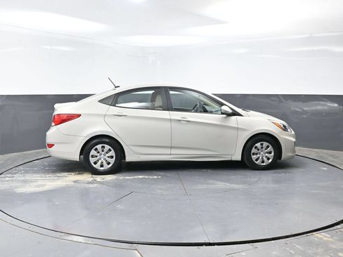 Used 2017 Hyundai Accent SE FWD image 2