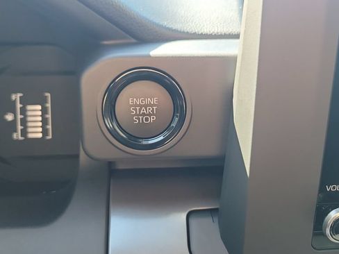 Certified 2024 Toyota Tacoma SR5 AWD/4WD image 26