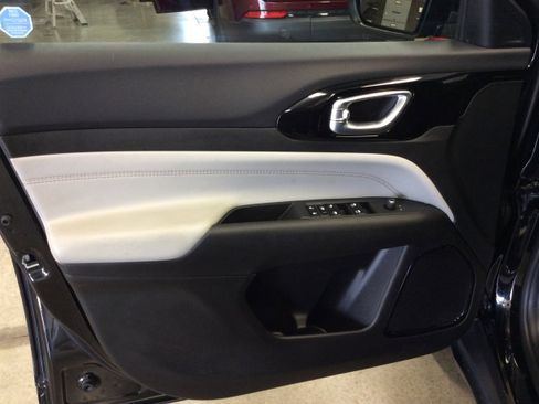 Used 2024 Jeep Compass Limited image 12