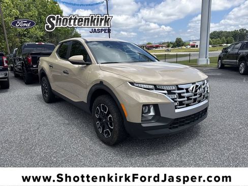 Used 2023 Hyundai Santa Cruz SE AWD/4WD image 1
