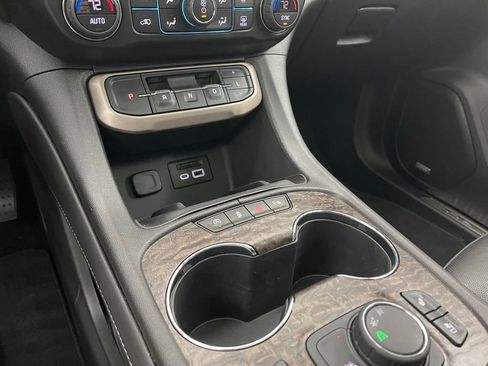 Used 2023 GMC Acadia Denali w/ Denali Ultimate Package FWD image 32