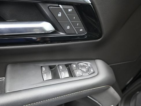 Used 2026 Chevrolet Suburban Premier RWD image 11
