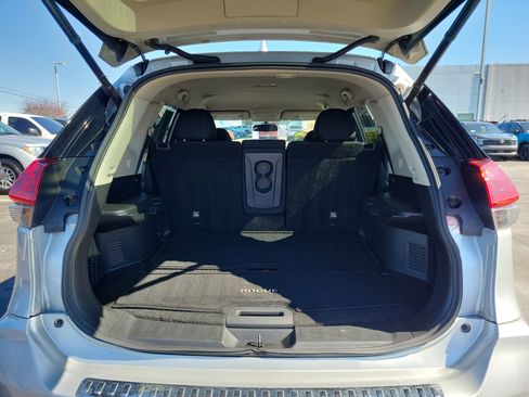Certified 2018 Nissan Rogue SV image 8