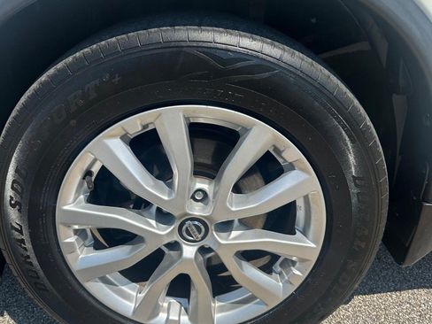 Used 2017 Nissan Rogue S FWD image 5