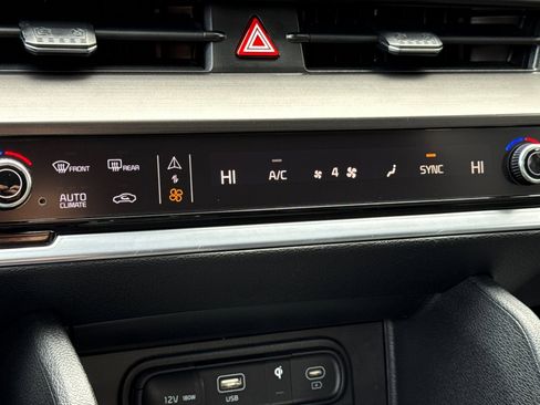 Certified 2025 Kia Sportage EX image 18