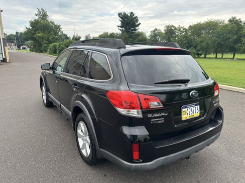 Used 2013 Subaru Outback 2.5i Premium w/ All-Weather Pkg AWD/4WD image 9