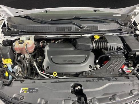 Used 2020 Chrysler Pacifica Touring-L Plus image 9
