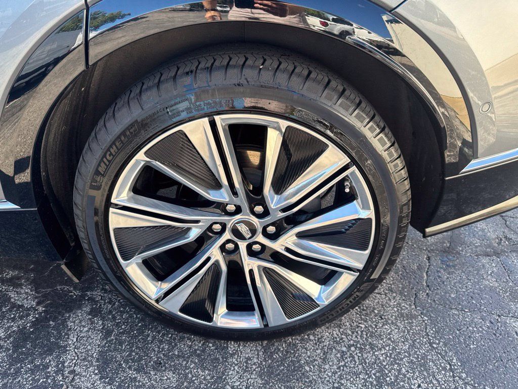 Used 2023 Cadillac Lyriq 2WD image 46