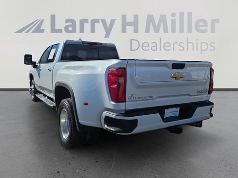 Used 2024 Chevrolet Silverado 3500 High Country w/ High Country Premium Package image 3