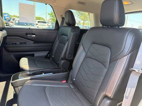 Used 2024 Nissan Pathfinder Platinum AWD/4WD image 23