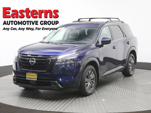 Used 2023 Nissan Pathfinder SV w/ SV Premium Package AWD/4WD image 1