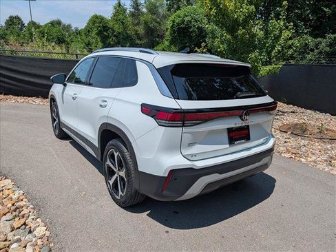 Certified 2025 Volkswagen Tiguan SE AWD/4WD image 3