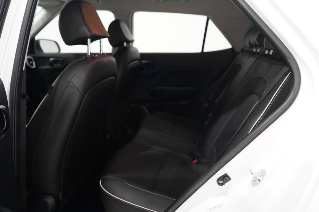 Used 2024 Hyundai Venue Limited FWD image 32