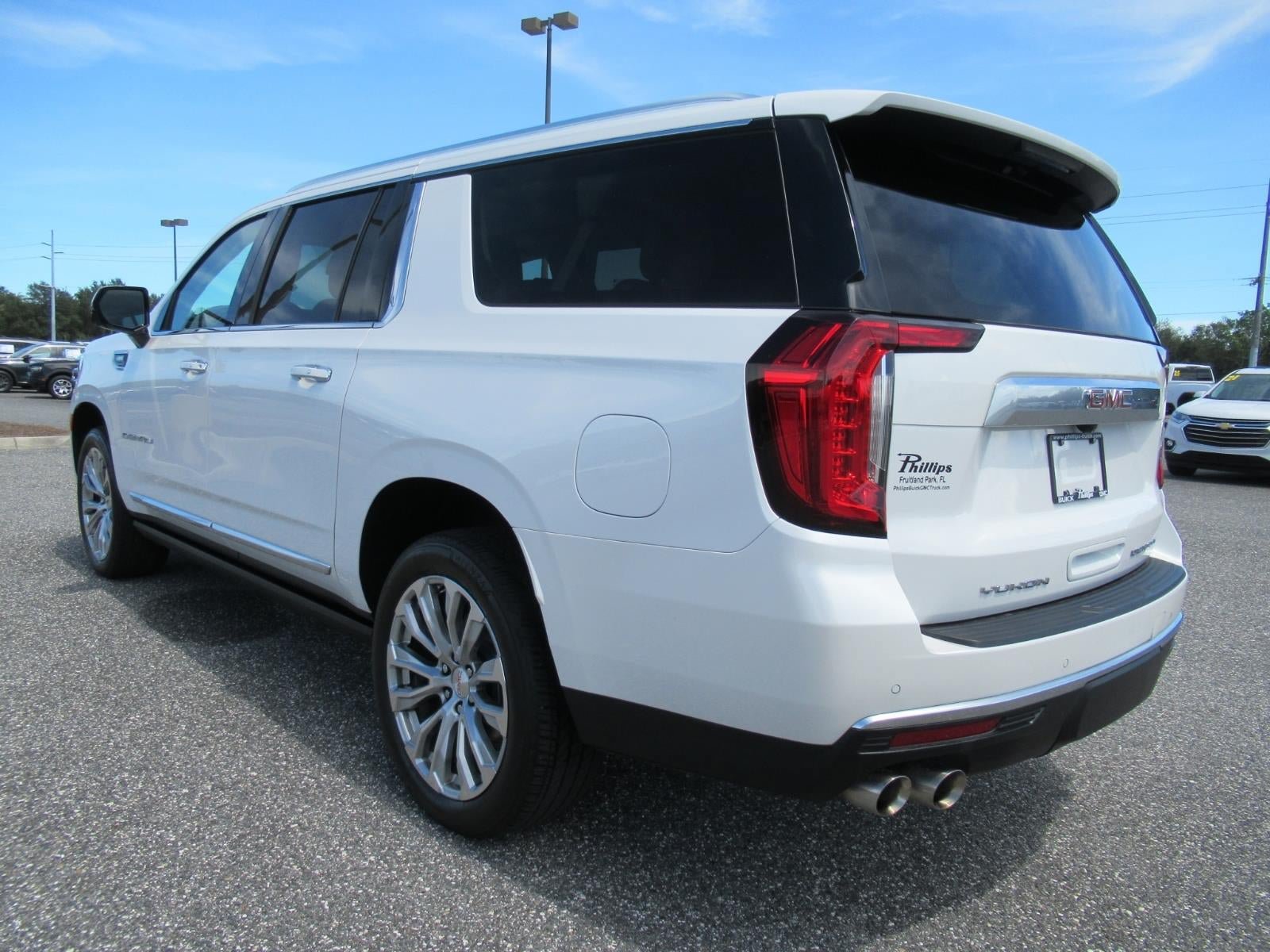 Used 2024 GMC Yukon XL Denali RWD image 5