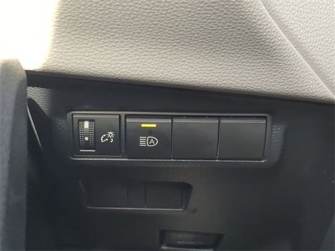 Used 2023 Toyota Corolla Cross L image 24