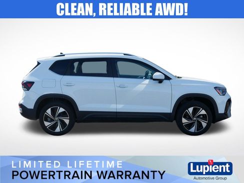 Used 2025 Volkswagen Taos SE image 2